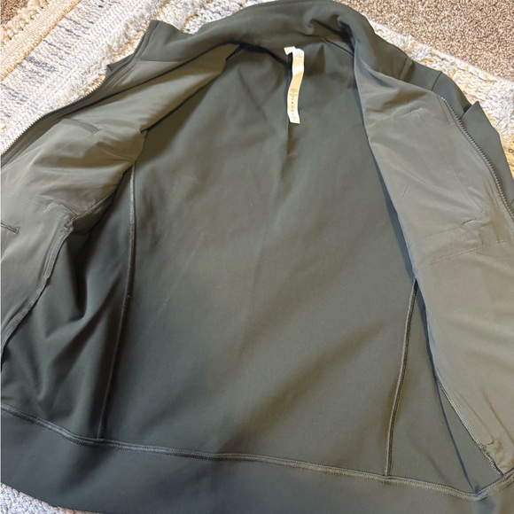 Lululemon - Picture 4 of 4